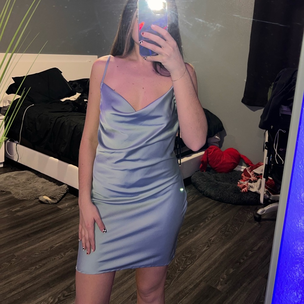 Dress - Picture 3 of 7